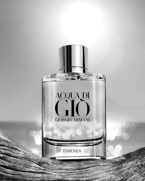 Acqua Di Gio Essenza Eau de Parfum Spray 75 ml for Men